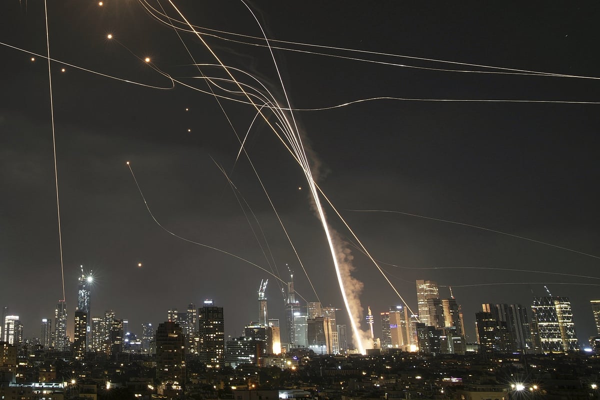 AP Photo/Leo Correa : An Iranian projectile hit buildings over Tel Aviv on June 13, 2025