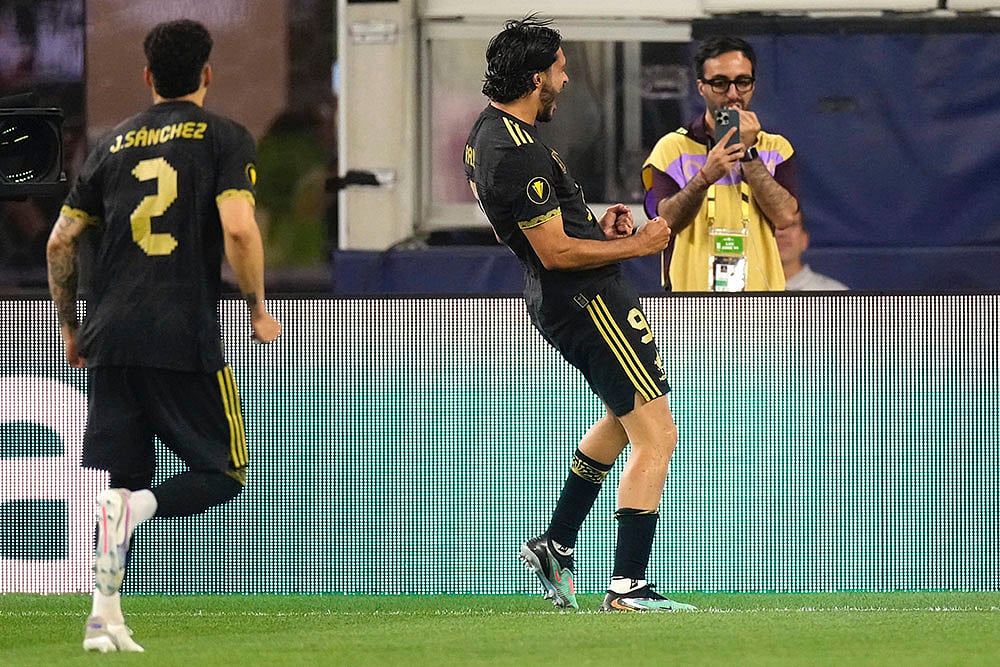 CONCACAF Gold Cup soccer match Mexico vs Dominican Republic in California; Raúl Jiménez