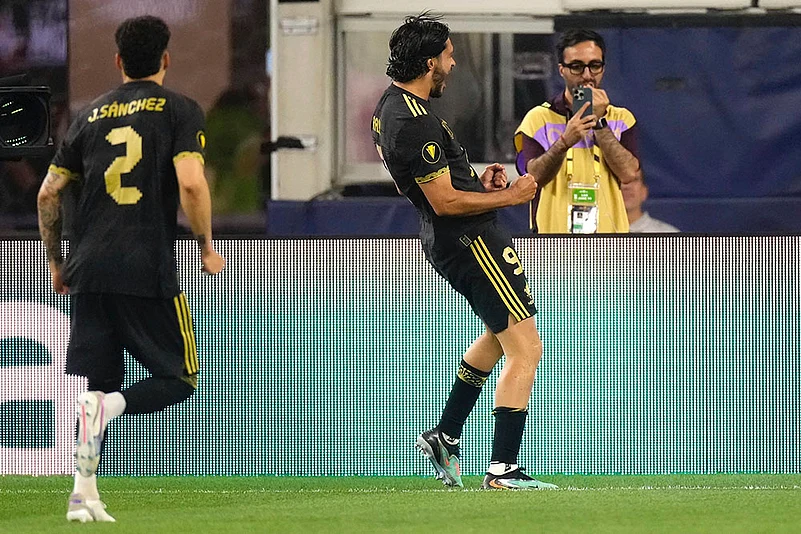 CONCACAF Gold Cup soccer match Mexico vs Dominican Republic in California; Raúl Jiménez
