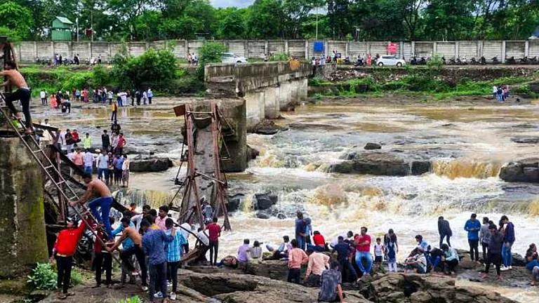 Pune Bridge Collapse - null