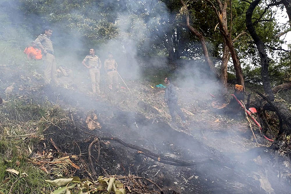 Chopper crashes near Kedarnath shrine; Security personnel at the spot