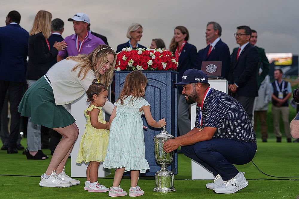 J.J. Spaun, right, shows the trophy to his children, Emerson and Violet, and wife Melody
