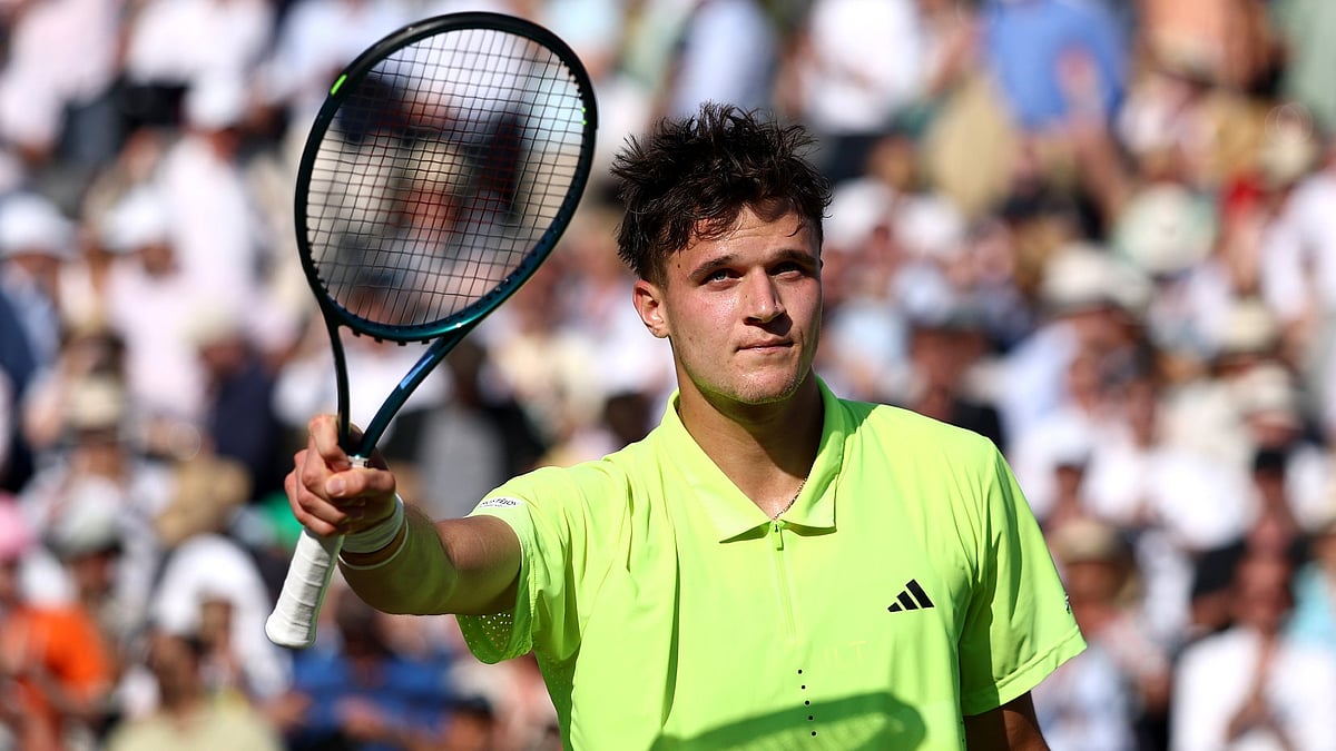 Jakub Mensik beats Cameron Norrie in the first round at Queen's