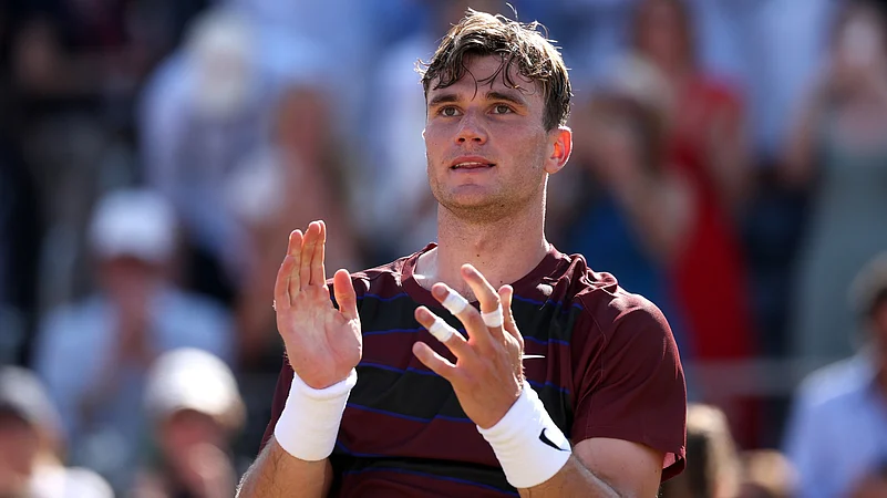 Jack Draper moves into last eight at Queens