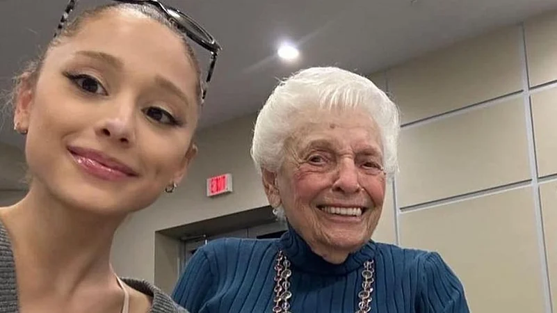 Ariana Grandes grandmother dies