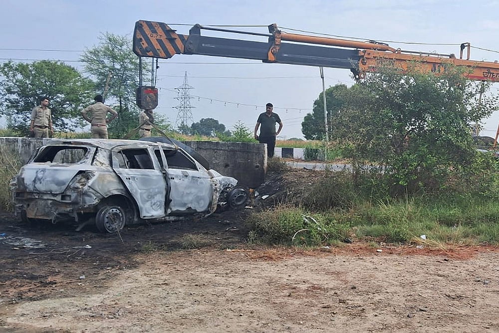 Car catches fire in UPs Bulandshahr
