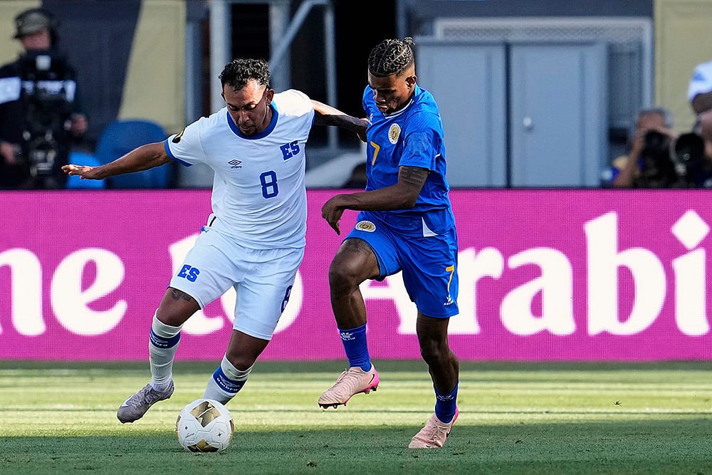 Concacaf Gold Cup 2025 match Curacao vs El Salvador_ Brayan Landaverde