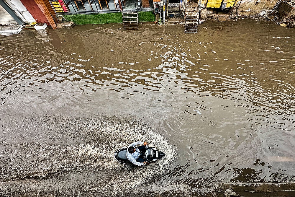 Weather: Rains in Ahmedabad