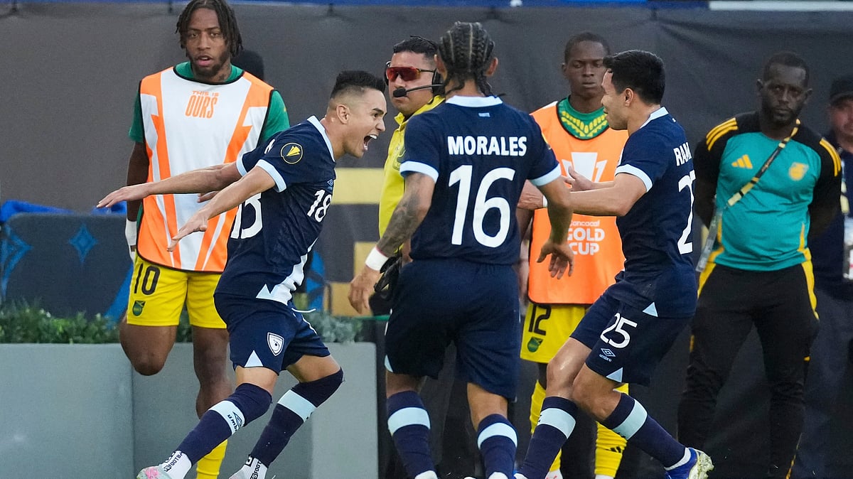 | Photo: AP/Jae C. Hong : Guatemala vs Panama, Concacaf Gold Cup 2025: Oscar Santis celebrates his goal with defender Jose Morales and midfielder Kevin Ramirez during the first half of a CONCACAF Gold Cup soccer match against Jamaica in Carson.