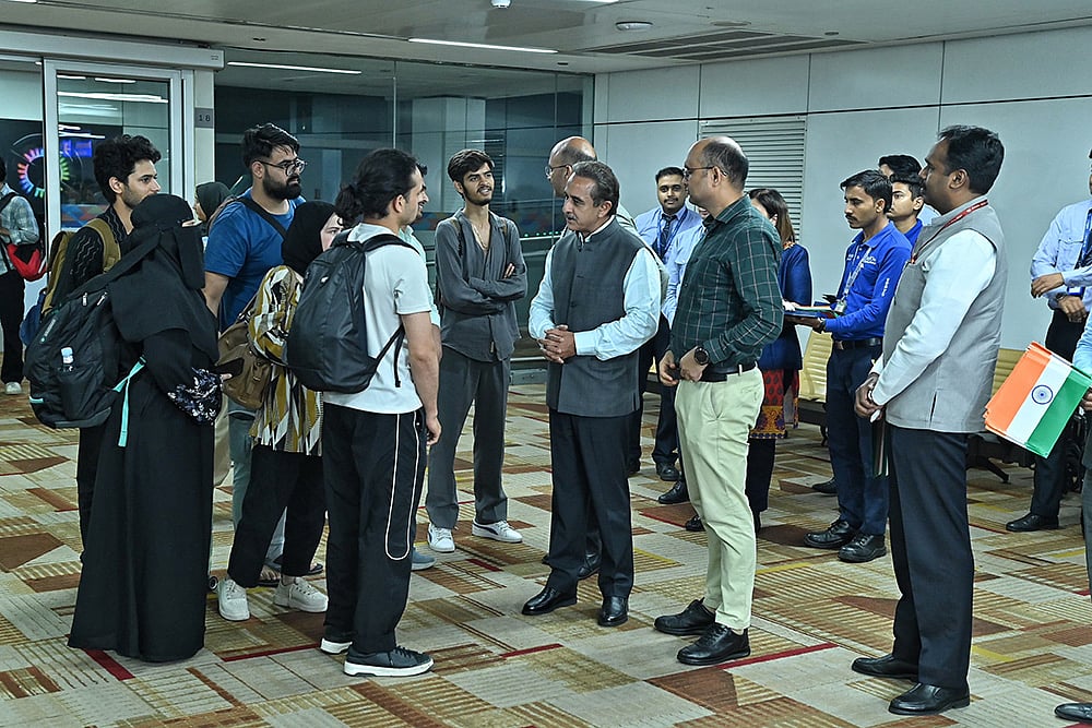 Stranded Indian Students Return From Iran