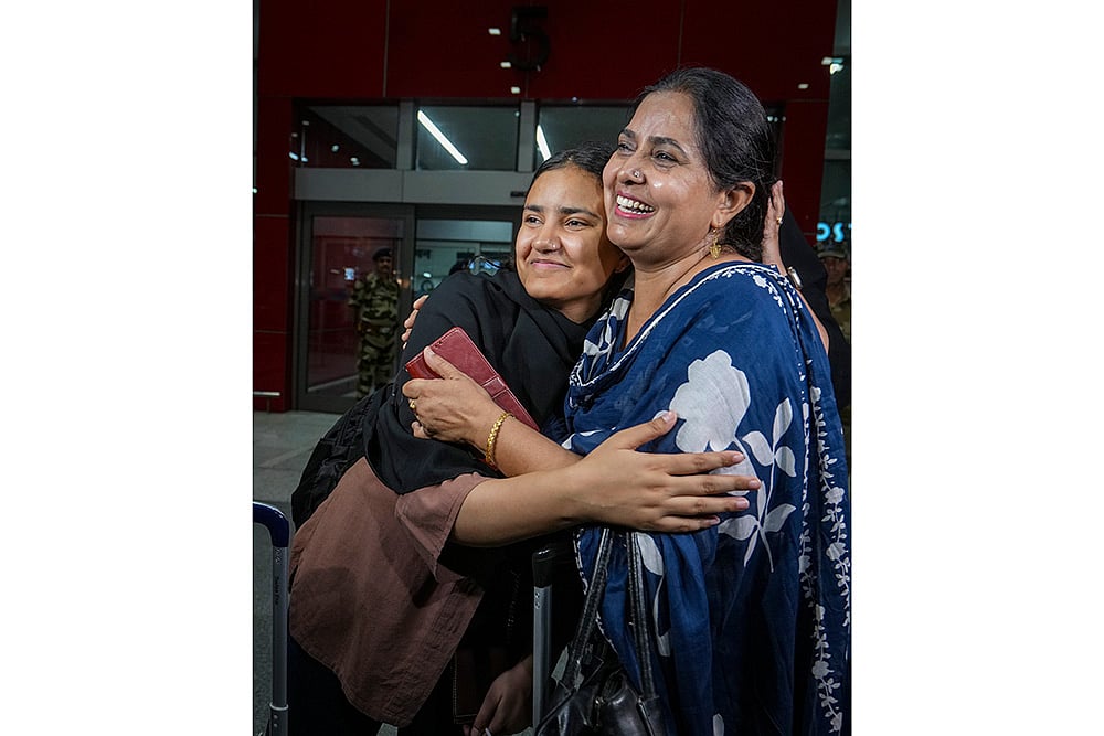 Stranded Indian Students Return From Iran