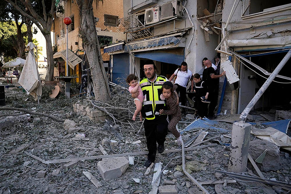 Israel Iran Mideast Wars; Iran missile strikes in Tel Aviv_6