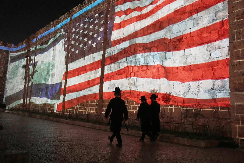 Srinagar Police detains two people for hoisting US, Israeli flags