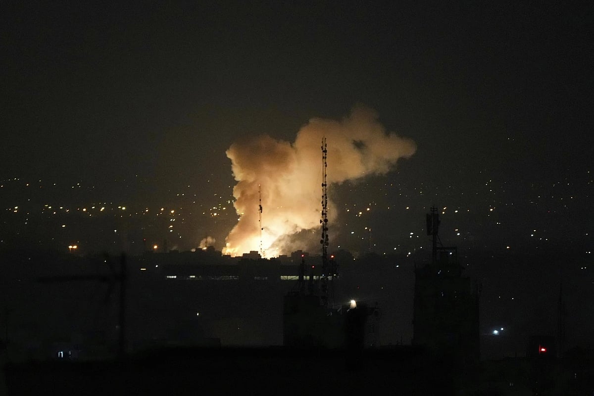 AP : Smoke rising up after an explosion in Iran's Tehran