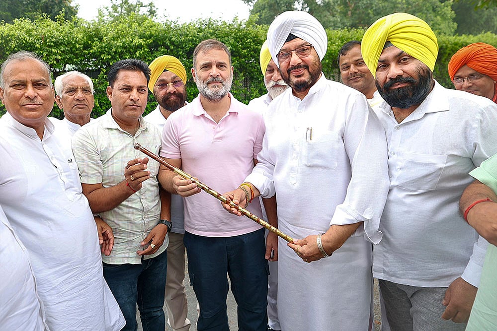 | Photo: AICC via PTI : Vishwakarma community leaders meet Rahul Gandhi
