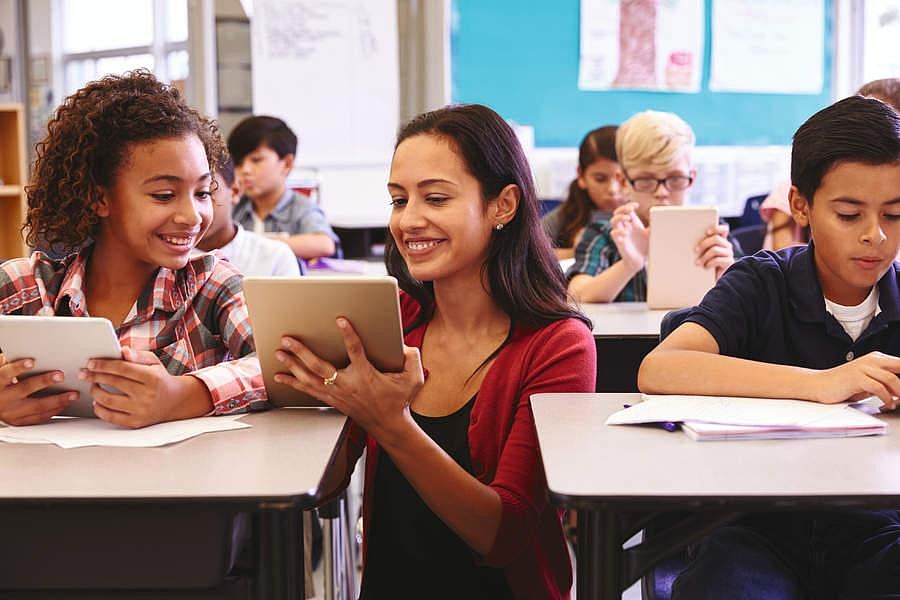 Guru In The Digital Age: Teacher Or Social Media Influencer?