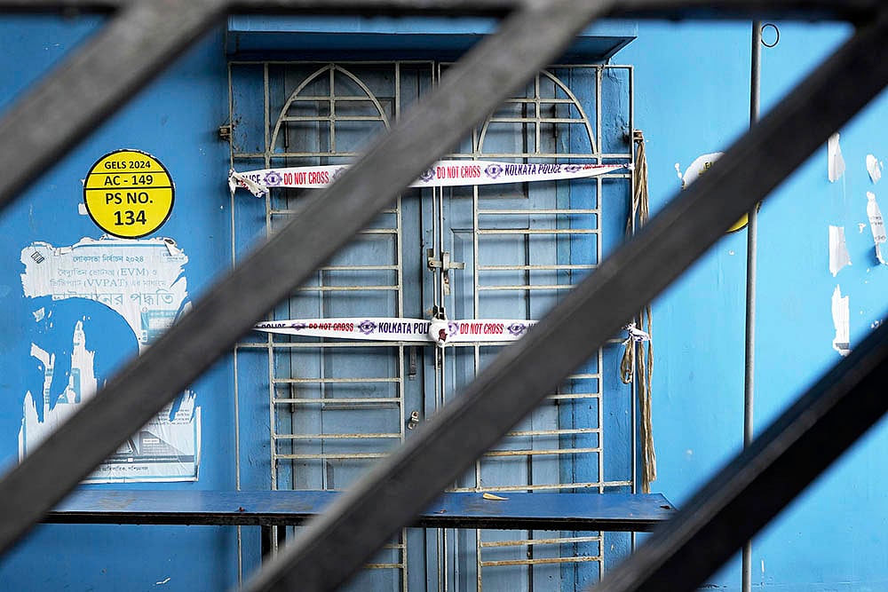 | Photo: AP/Bikas Das : South Calcutta Law College