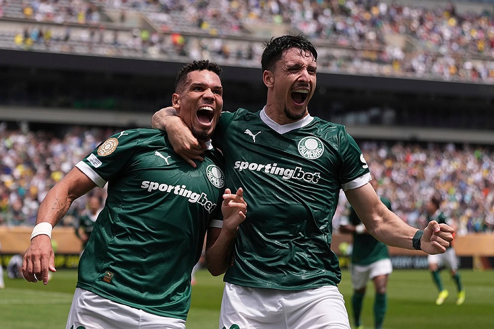 Palmeiras Vs Botafogo FIFA Club World Cup 2025 Round Of 16 match Philadelphia_Paulinho, Piquerezd