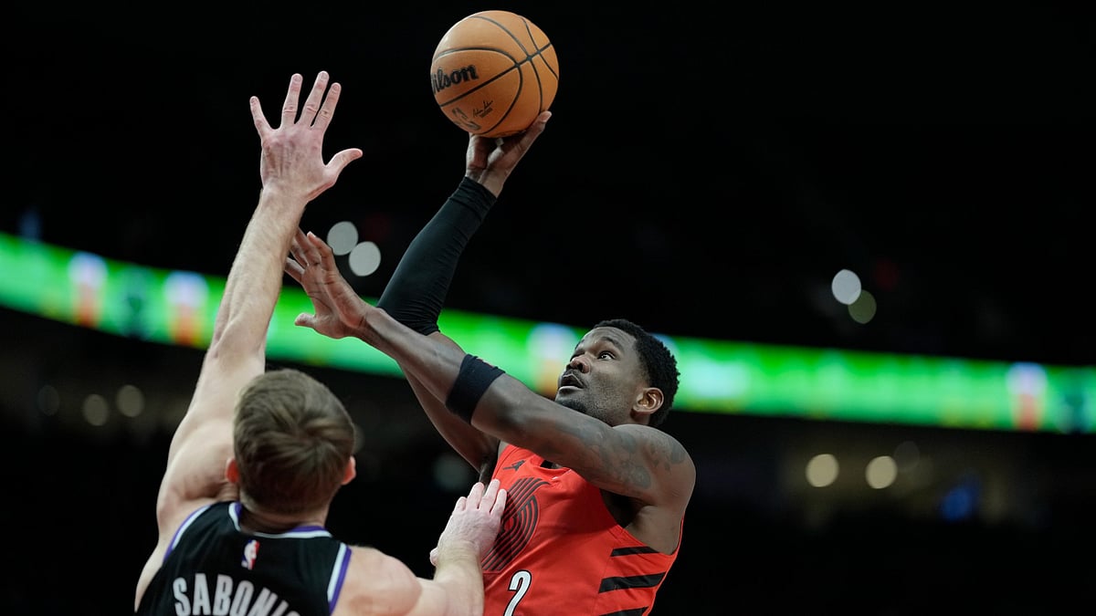 Deandre Ayton #2 of the Portland Trail Blazers shoots the ball over Domantas Sabonis #11 of the Sacramento Kings during the second half at Moda Center on February 06, 2025 in Portland, Oregon.