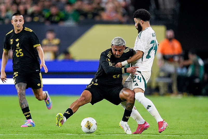CONCACAF Gold Cup 2025 Quarter-final match Mexico vs Saudi Arabia in Arizona_Julián Araujo