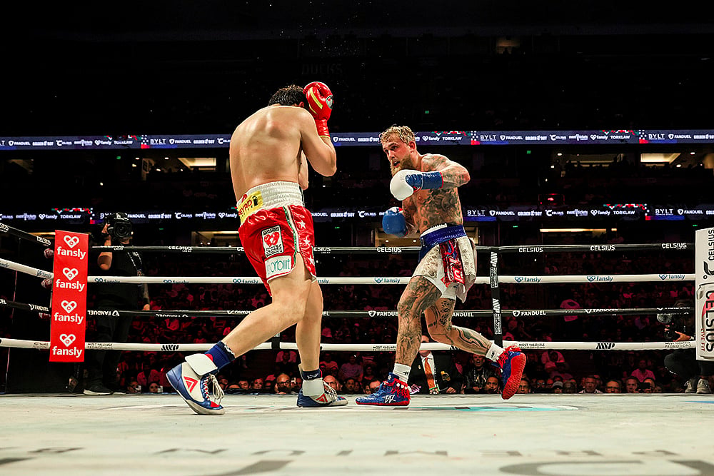 Cruiserweight boxing Jake Paul vs Julio Cesar Chavez Jr. in Anaheim_9