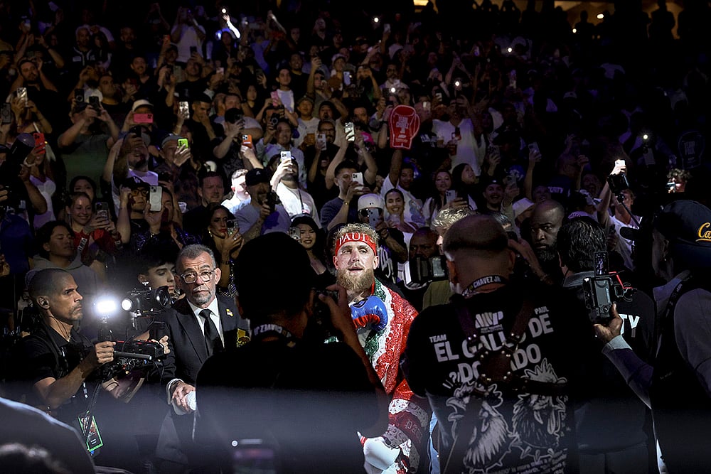 Cruiserweight boxing Jake Paul vs Julio Cesar Chavez Jr. in Anaheim_10