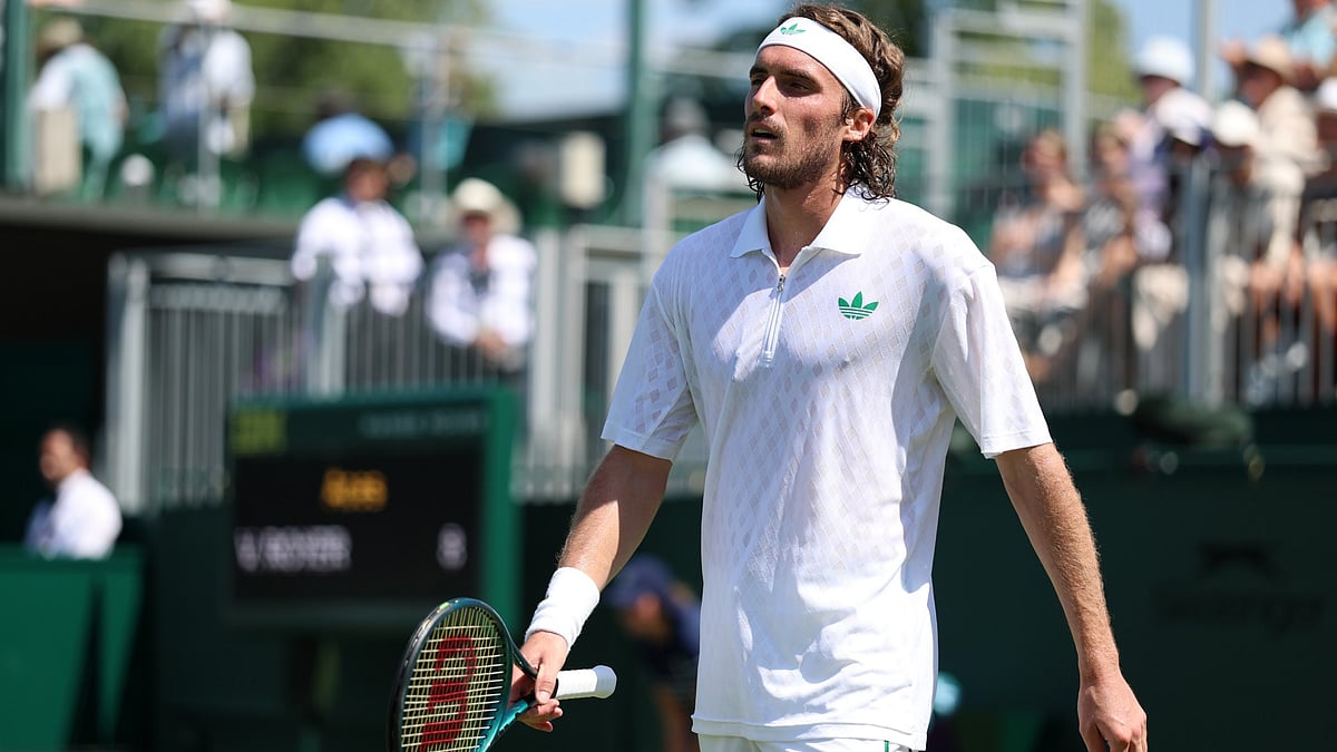 Stefanos Tsitsipas struggles with back injury