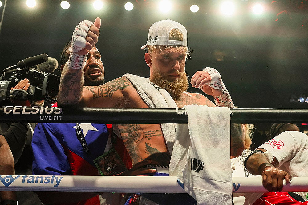 | Photo: AP/Etienne Laurent : Cruiserweight boxing Jake Paul vs Julio Cesar Chavez Jr. 