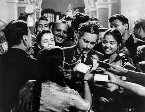 Kaagaz Ke Phool Still