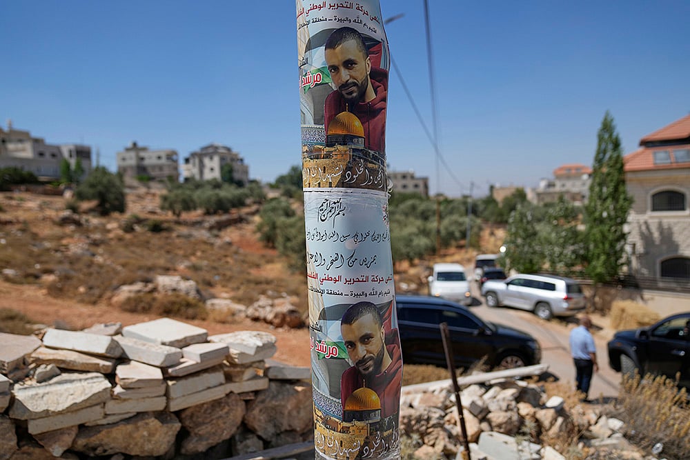 | Photo: AP/Nasser Nasser : Israeli settlers attack Palestinians