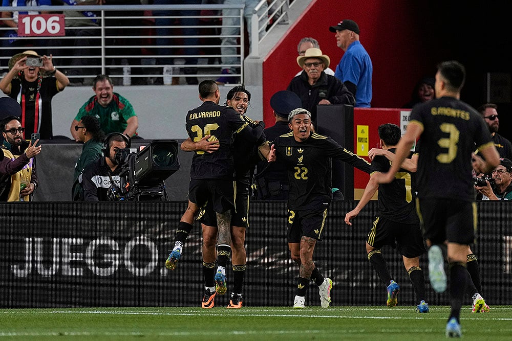 CONCACAF Gold Cup 2025 semifinal match Mexico vs Honduras in California: Raúl Jiménez