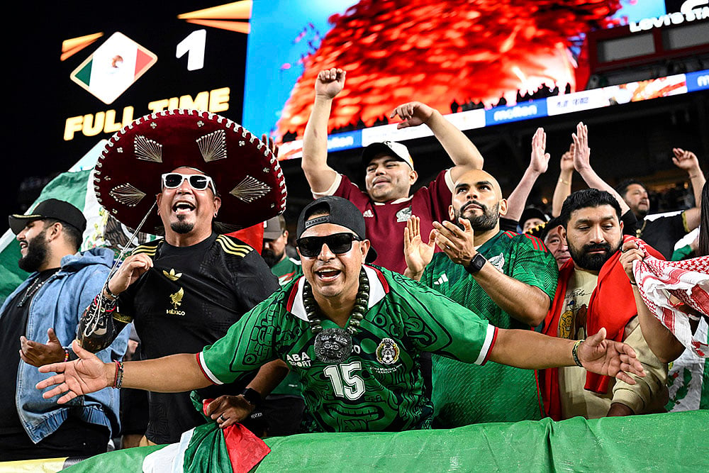 CONCACAF Gold Cup 2025 semifinal match Mexico vs Honduras in California: Mexico Fans 
