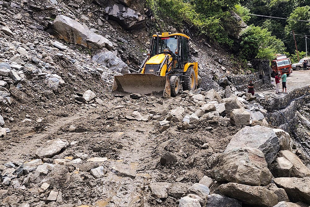 Landslide near Sonprayag temporarily suspend Kedarnath Yatra in Ukhand