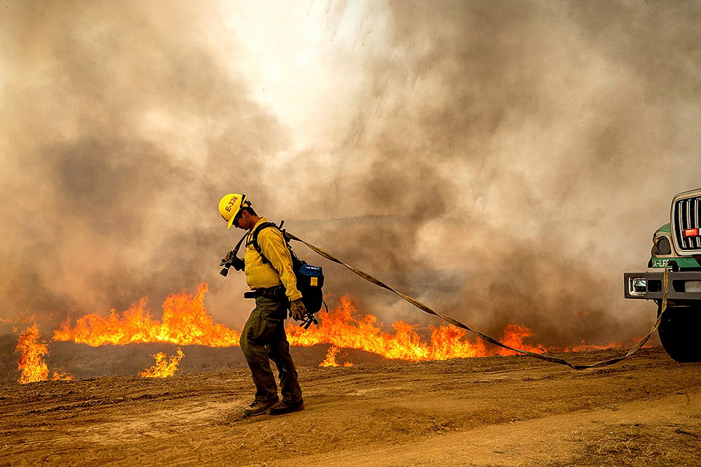 | Photo: AP/Noah Berger : California Wildfires 