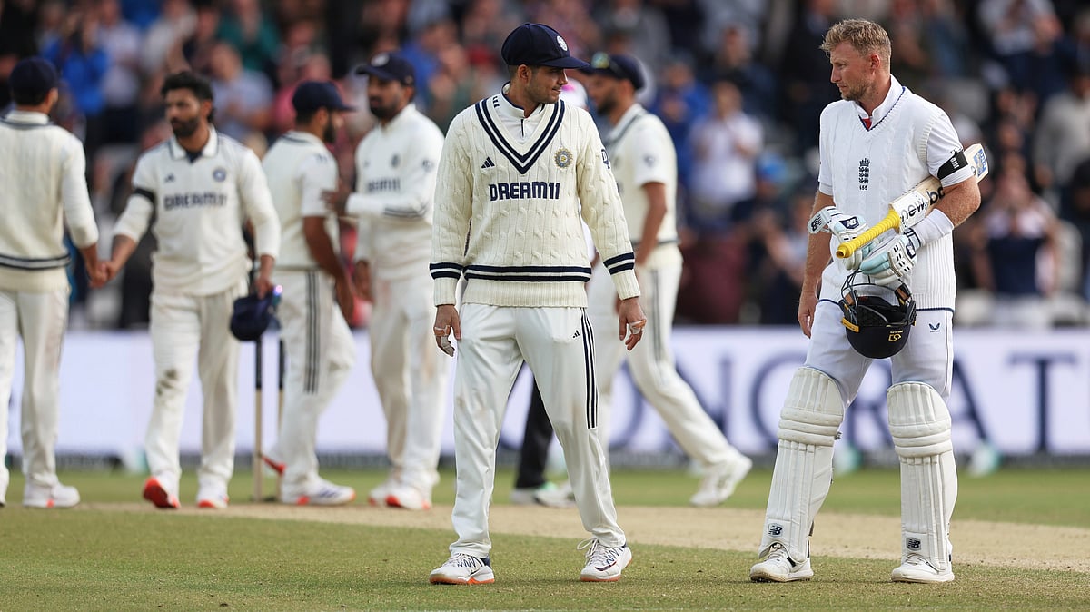 (AP Photo/Scott Heppell)
 : IND vs END Live cricket Score, 2nd Test Day 3 at Edgbaston, Birmingham - India tour of England: England's Joe Root, right, interacts with India's captain Shubman Gill after England won the first cricket test match against India at Headingley in Leeds, England, Tuesday, June 24, 2025. 

