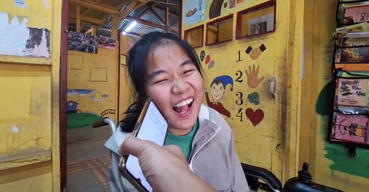 Girl speaking into app