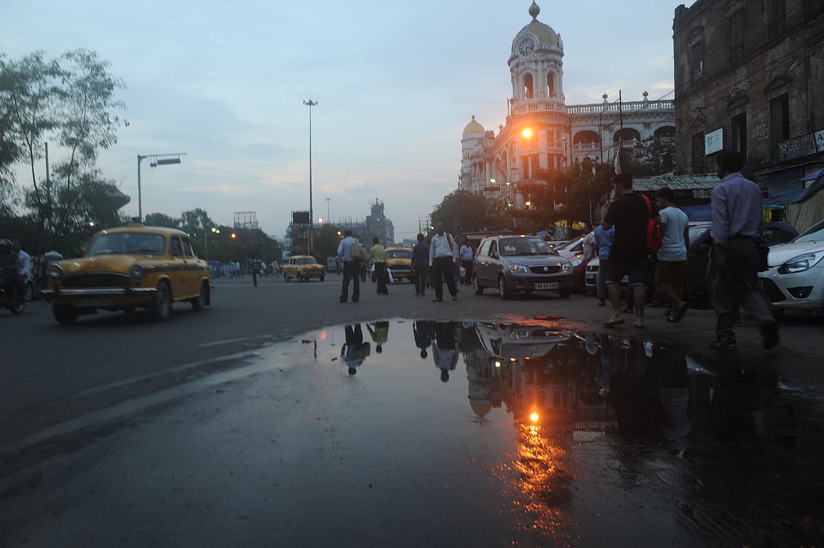 A yellow taxi at Kolkatas famous Chowringhee Road. 