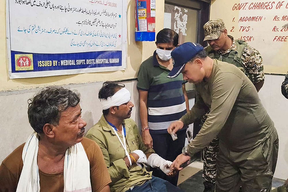 36 Amarnath pilgrims suffer minor injuries after 5 buses collide in J-Ks Ramban