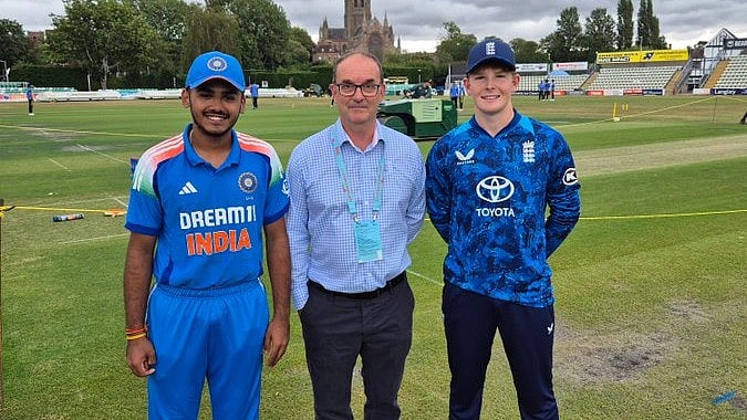 File : India U-19 Vs England U-19.