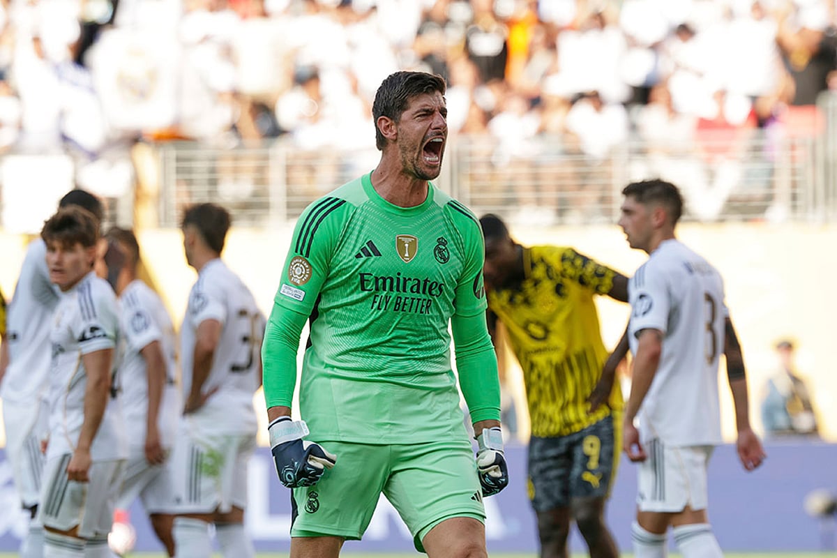 FIFA CWC 2025 Quarter-Final soccer match Real Madrid vs Borussia Dortmund_ Thibaut Courtois