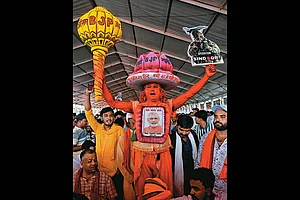 | Photo: Suresh K. Pandey : All for One: Bharatiya Janata Party (BJP) supporters at a Narendra Modi rally at Bikramganj in Bihar
