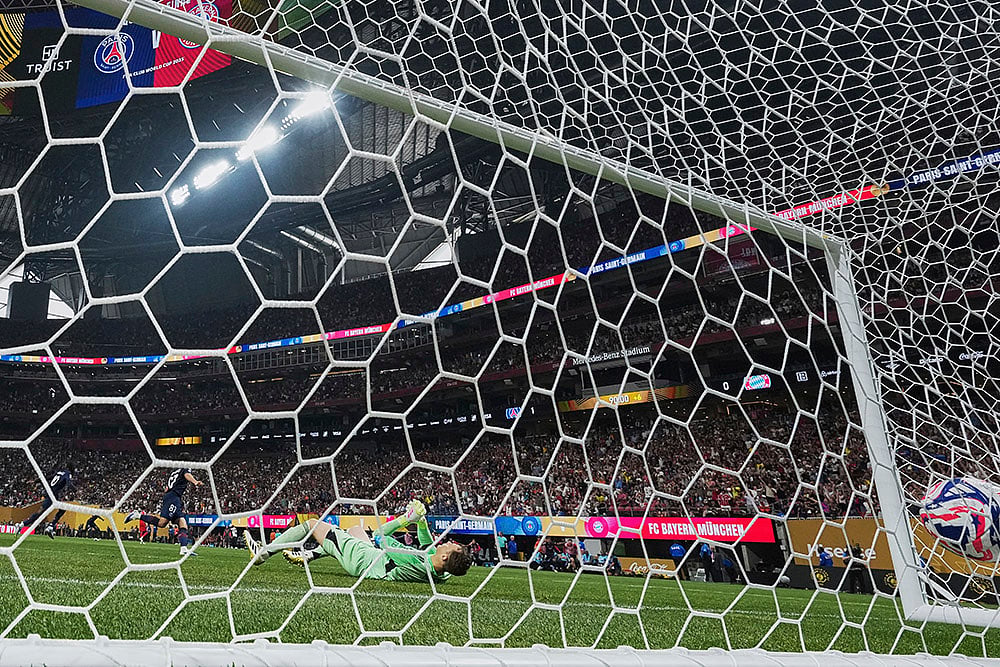 FIFA CWC 2025 Quarter-Final soccer match Paris Saint-Germain vs Bayern Munich_Manuel Neuer