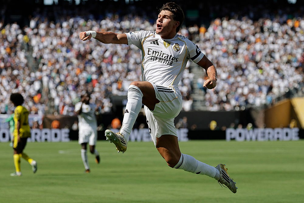 FIFA CWC 2025 Quarter-Final soccer match Real Madrid vs Borussia Dortmund_ Fran Garcia