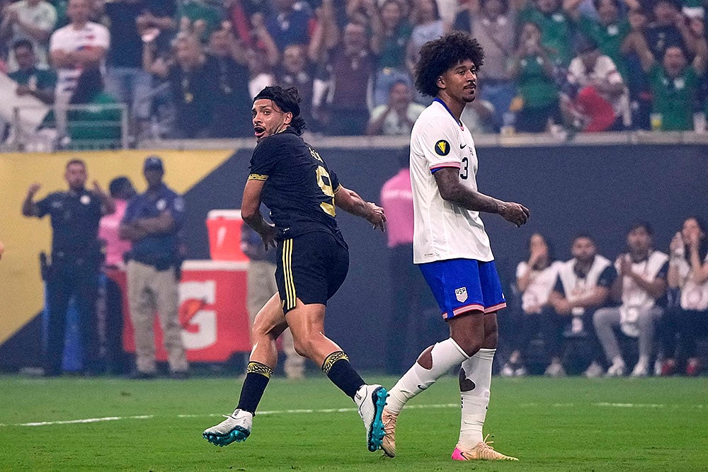 CONCACAF Gold Cup Final 2025 United States vs Mexico Soccer match  in Houston: Raúl Jiménez
