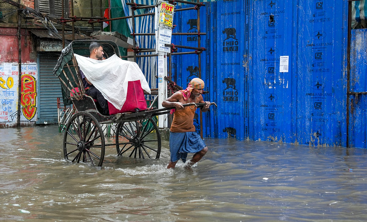 Swapan Mahapatra/PTI : Kolkata Weather: Heavy rain in Kolkata led to severe waterlogging