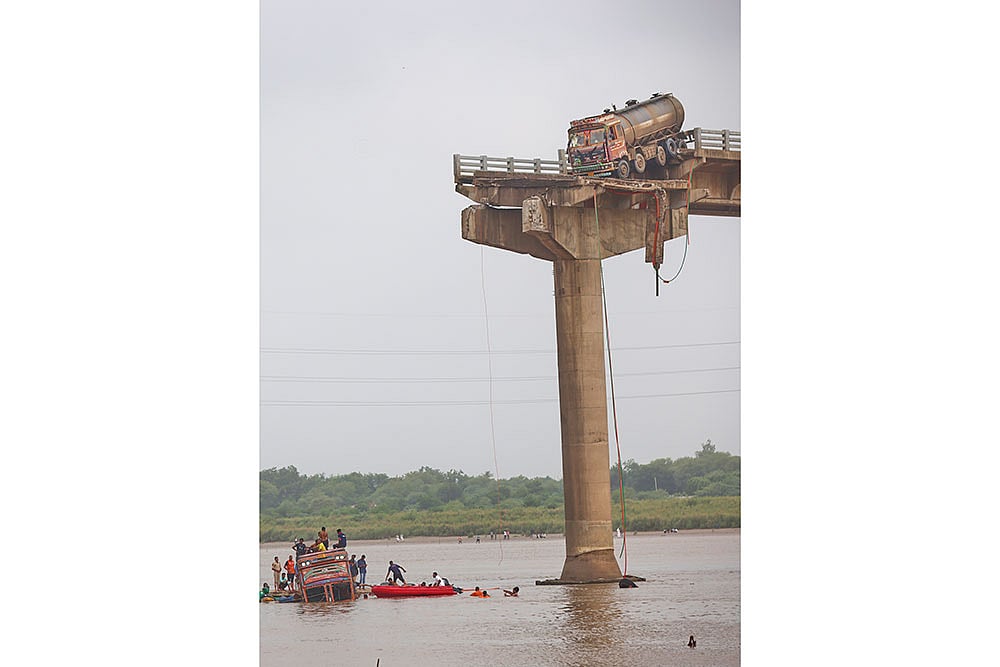 Vehicles Plunge Into River After Bridge Collapse In Vadodara