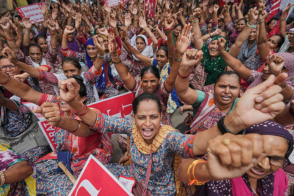 Nationwide trade unions strike latest photos; Bharat Bandh in Ahmedabad