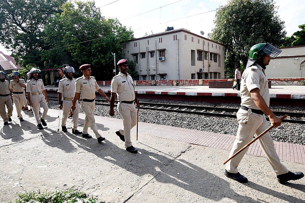 INDIA bloc Bihar bandh against Special Intensive Revision (SIR)_Police personnel 