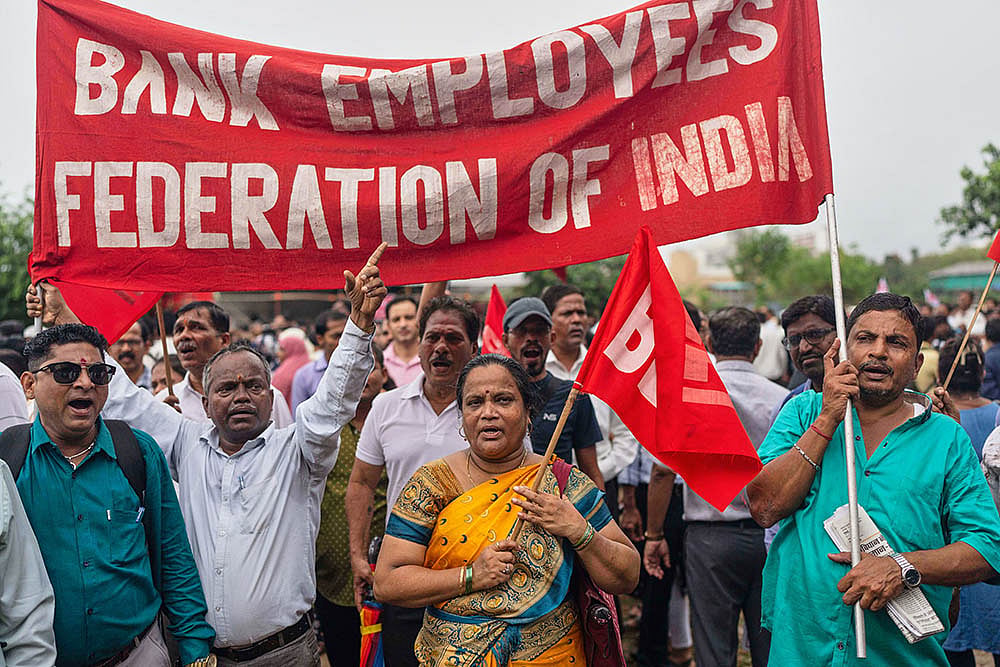 Nationwide trade unions strike latest photos; Bharat Bandh in Mumbai
