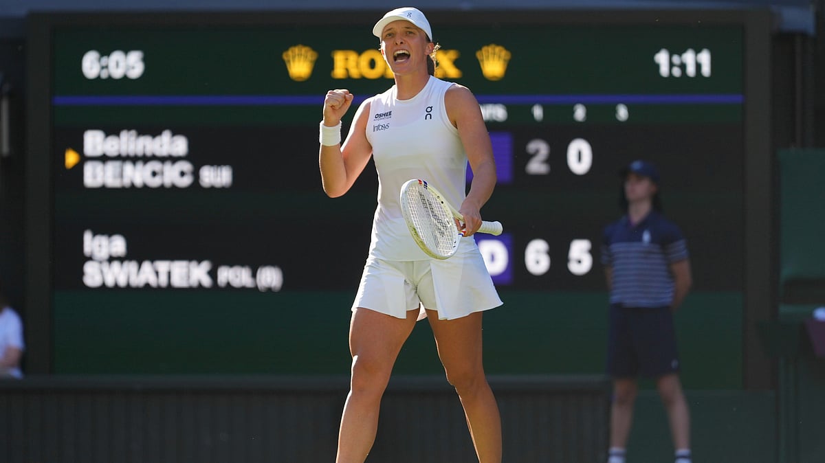 | Photo: AP/Kirsty Wigglesworth : Iga Swiatek vs Belinda Bencic, Wimbledon 2025: Iga Swiatek of Poland celebrates winning the women's singles semifinal match against Belinda Bencic of Switzerland at the Wimbledon Tennis Championships in London, Thursday, July 10, 2025.